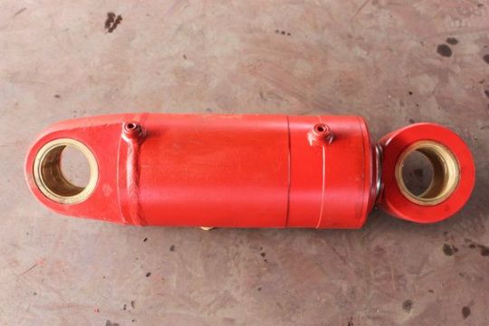 點(diǎn)擊查看詳細(xì)信息<br>標(biāo)題：150JA后支撐油缸 閱讀次數(shù)：3070