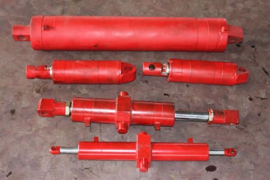 點(diǎn)擊查看詳細(xì)信息<br>標(biāo)題：1100轉(zhuǎn)載機(jī)一系列油缸 閱讀次數(shù)：2468