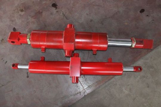 點(diǎn)擊查看詳細(xì)信息<br>標(biāo)題：轉(zhuǎn)載機(jī)平衡油缸 閱讀次數(shù)：2287