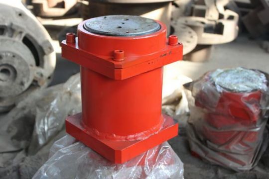 點擊查看詳細信息<br>標題：160掘進機漲緊油缸 閱讀次數：2275