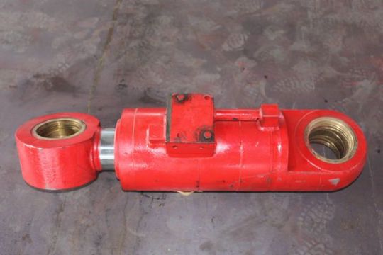 點(diǎn)擊查看詳細(xì)信息<br>標(biāo)題：160鏟板升降油缸 閱讀次數(shù)：2838